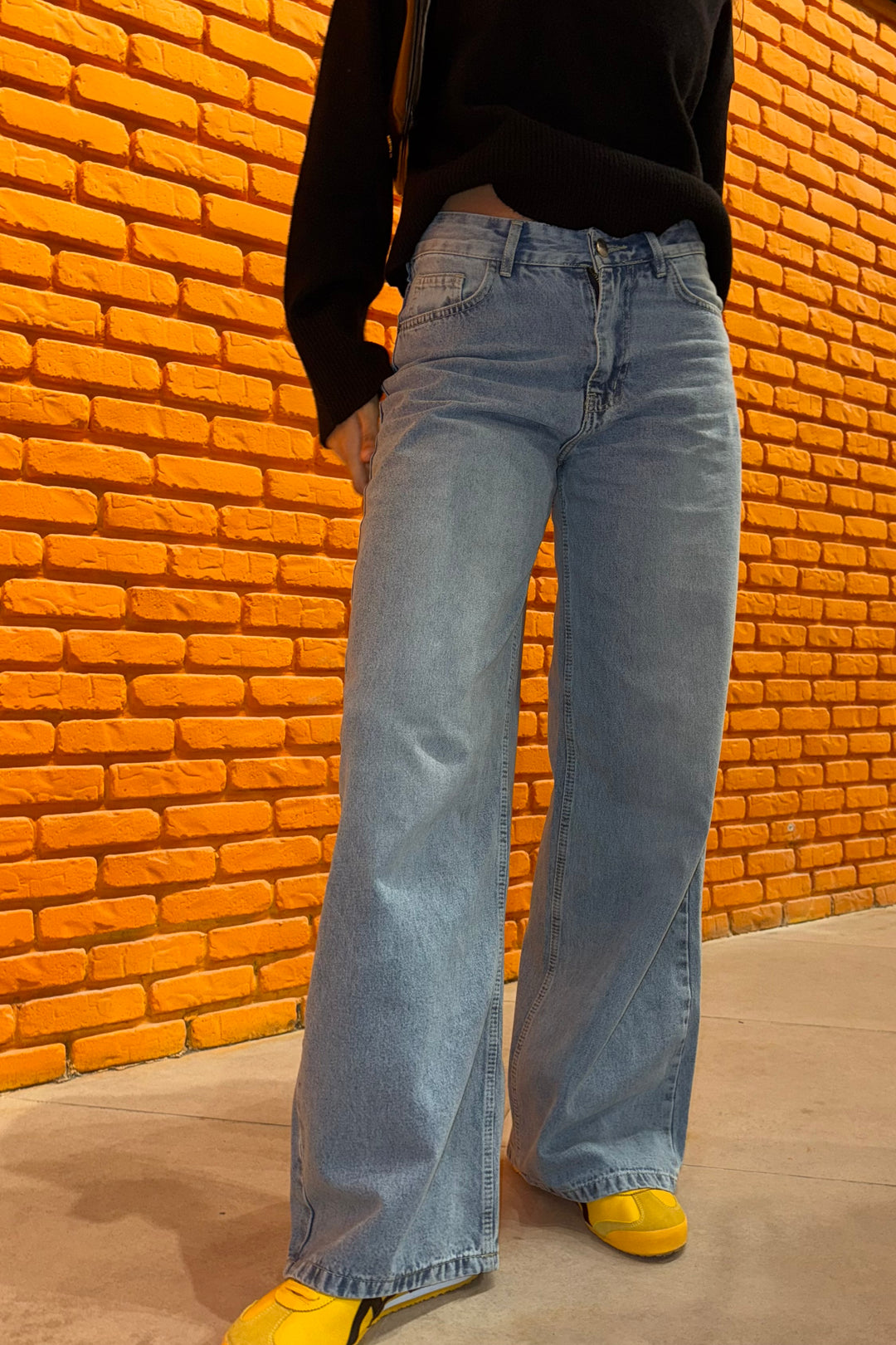 Women's Relaxed Wide Jeans in Snow Blue