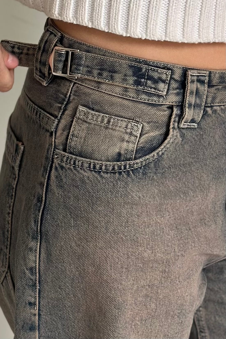 The Buckle Up Women's Jeans in Sandstone